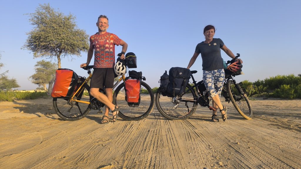 Czerwone sakwy Dry 60 oraz niebieskie sakwy Expert 66